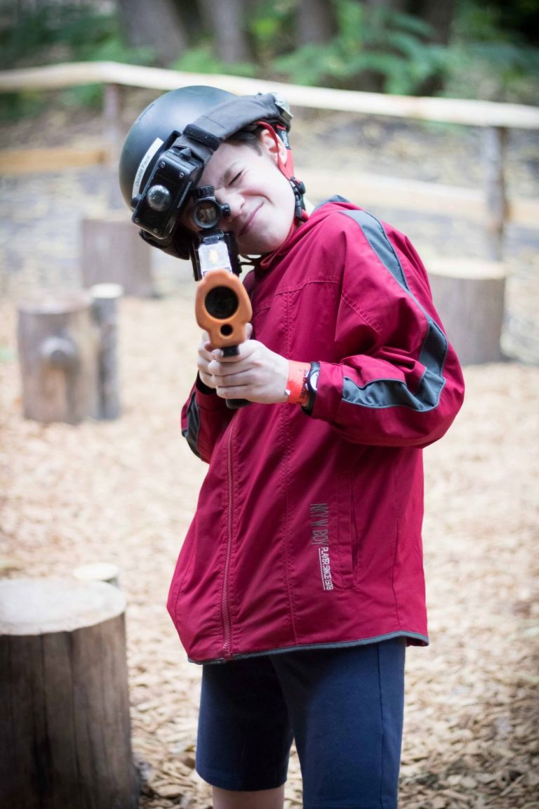 enfant lasergame exterieur