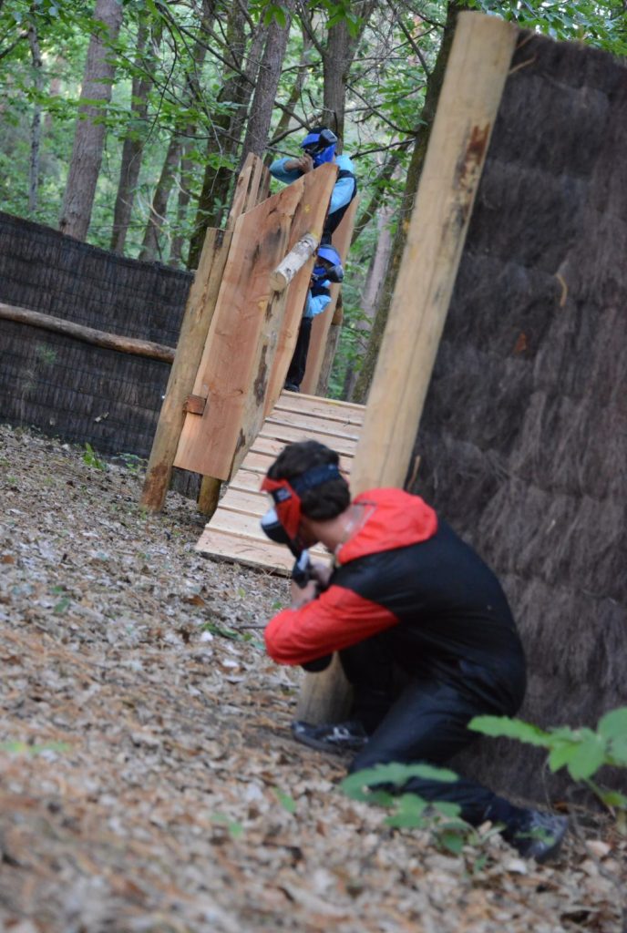 deux joueurs de paintball calibre 68