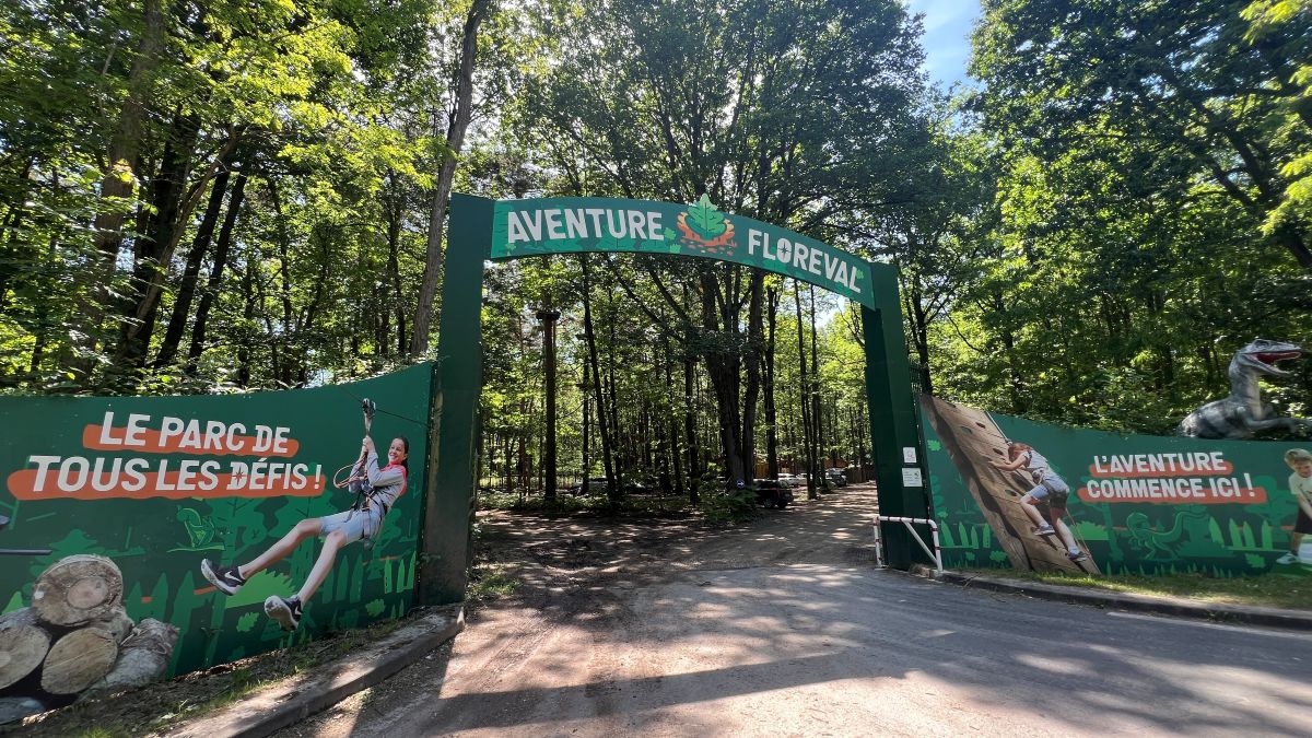 Devanture du parc Aventure Floreval